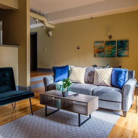 Frontdesk 2015 East 4Th Street Apts Downtown Cleveland Lejlighed Eksteriør billede