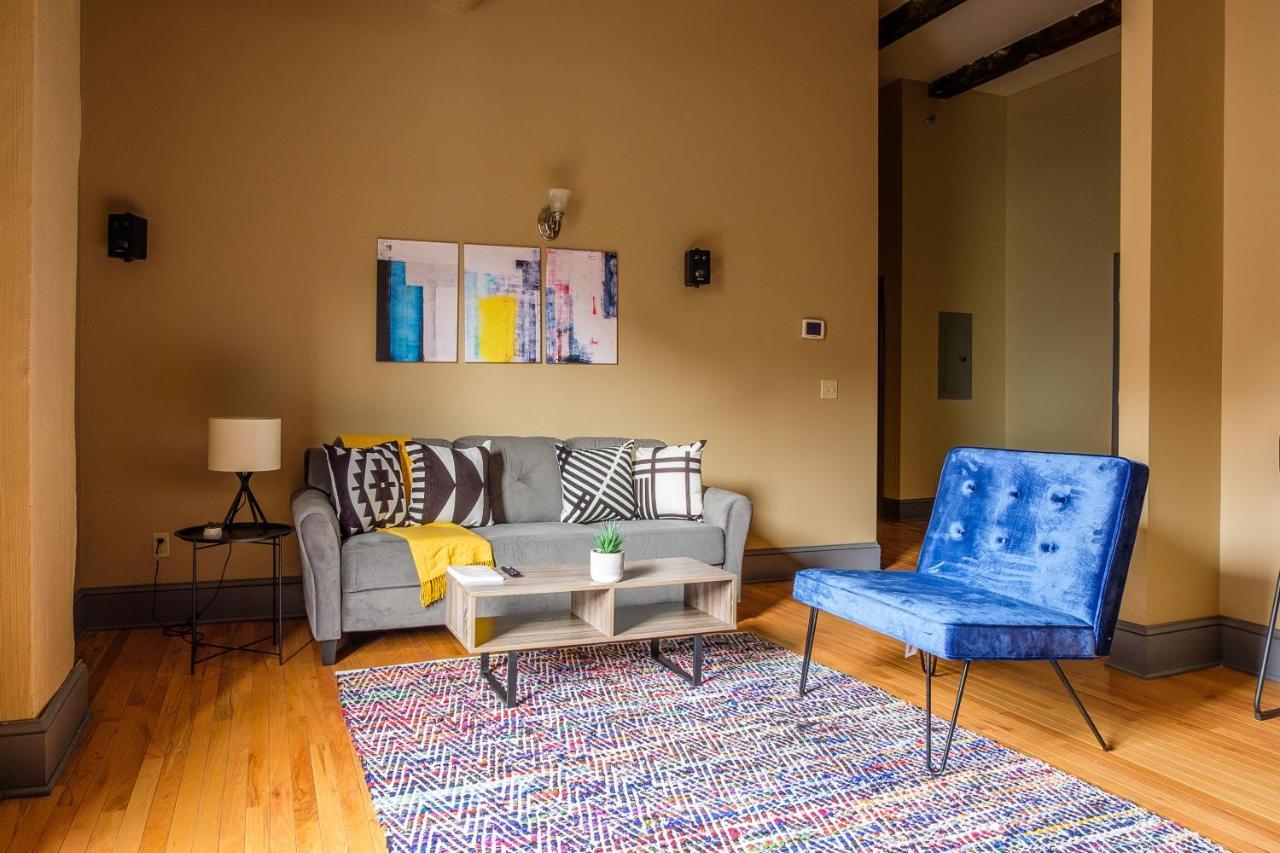 Frontdesk 2015 East 4Th Street Apts Downtown Cleveland Lejlighed Eksteriør billede